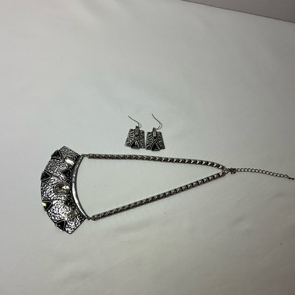 Handmade Silver Tone Statement necklace and matching Earring Set - Picture 3 of 4